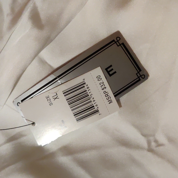 Rampage 🤍 white studded sheer accent sleeveless top - Picture 8 of 9